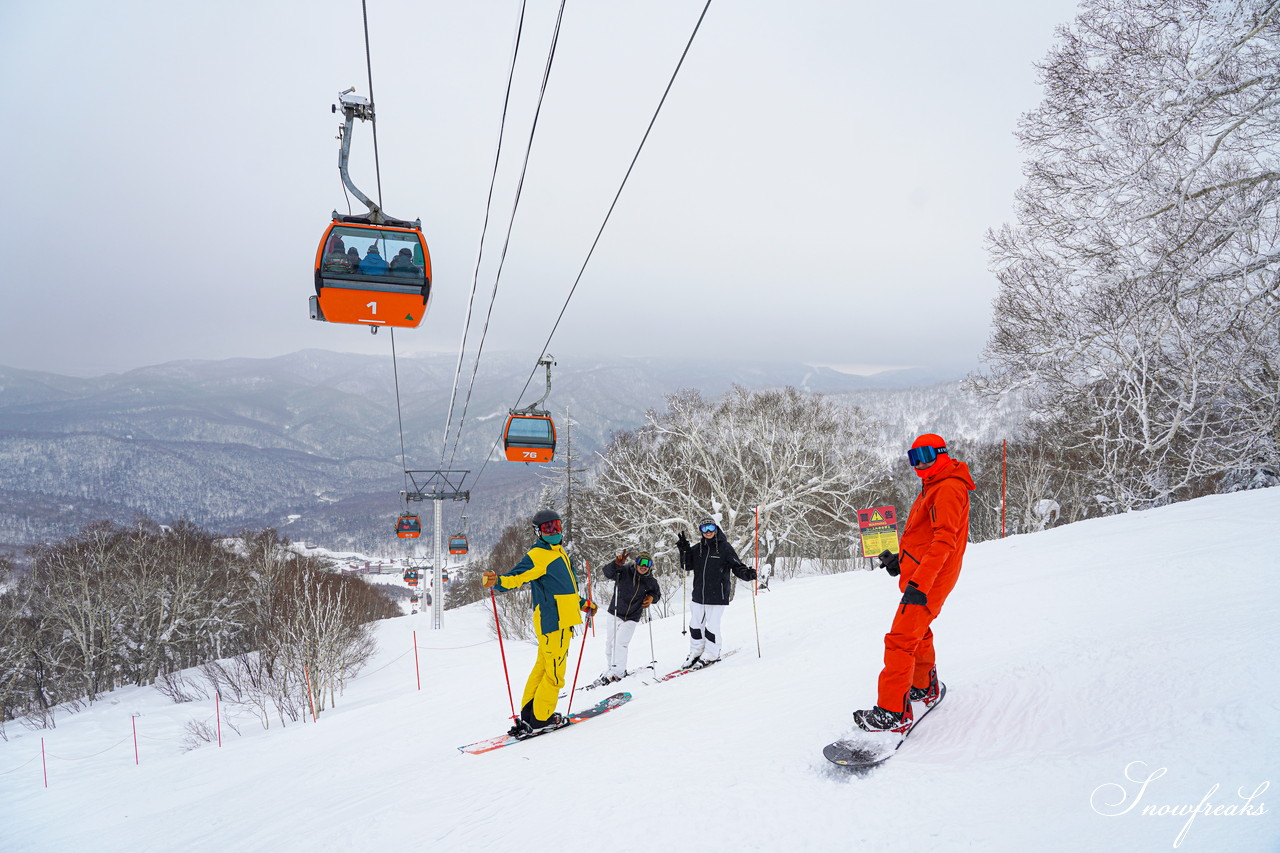 札幌国際スキー場 積雪たっぷり 300cm。コンディション良好なゲレンデでモーグル女子 ・畑田繭さんとコブコブセッション！